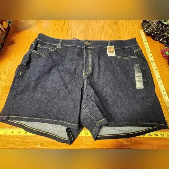NWT LANE BRYANT SUPER STRETCH BOYFREIND MIDI SHORTS PLUS SIZE 22 BLUE DENIM - Picture 1 of 9